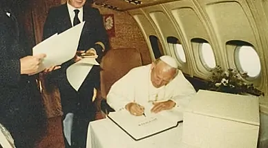 Jan Paweł II był gościem na pokładzie Polskich Linii Lotniczych LO Jan Paweł II był gościem na pokładzie Polskich Linii Lotniczych LO