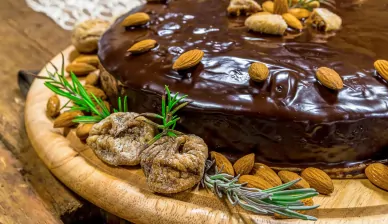 Skradinska torta Skradinska torta to chorwacki tort weselny pochodzący ze Skradina